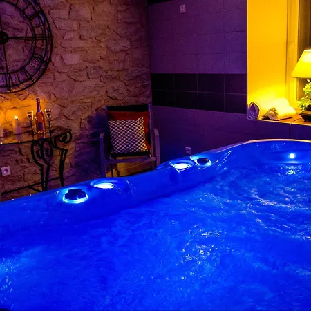 Logis Aux Berges De L'aveyron Hotel 3*