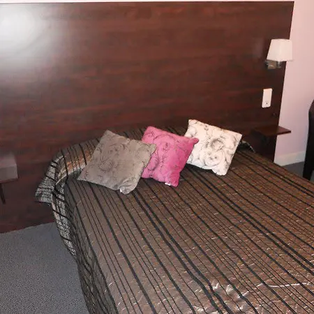 Logis Aux Berges De L'aveyron Hotel 3*