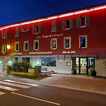 Hotel Aux Berges De L'aveyron-maison By Logis