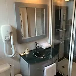 Aux Berges De L'aveyron-maison By Logis Hotel
