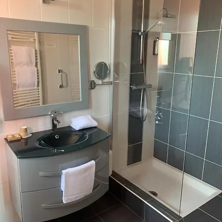 Hotel Logis Aux Berges De L'aveyron 3*