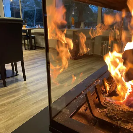 Logis Aux Berges De L'aveyron Hotel 3*