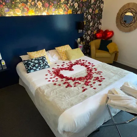 Hotel Logis Aux Berges De L'aveyron