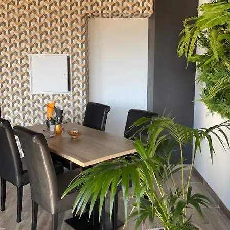 Logis Aux Berges De L'aveyron Hotel