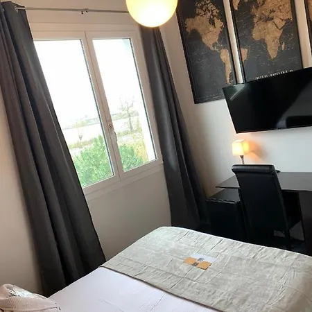 Hotel Aux Berges De L'aveyron-maison By Logis 3*