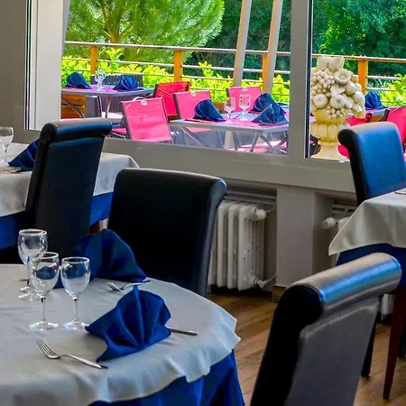Aux Berges De L'aveyron-maison By Logis Hotel 3*