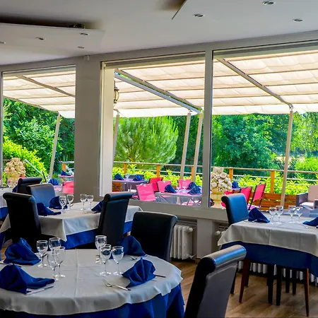 Hotel Logis Aux Berges De L'aveyron 3*