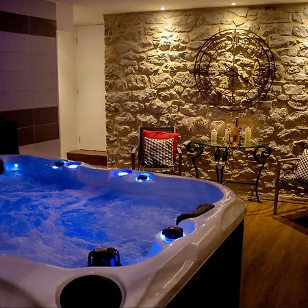 Hotel Aux Berges De L'aveyron-maison By Logis