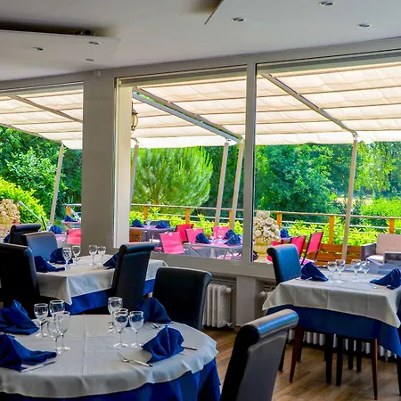 Logis Aux Berges De L'aveyron Hotel