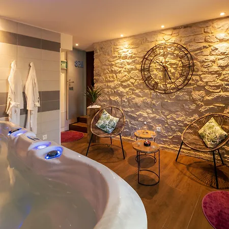 Logis Aux Berges De L'aveyron Hotel 3*