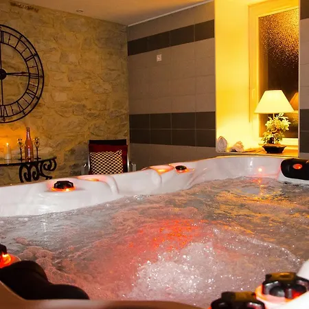 Hotel Aux Berges De L'aveyron-maison By Logis