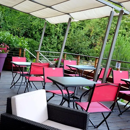 Hotel Aux Berges De L'aveyron-maison By Logis Onet-le-Château