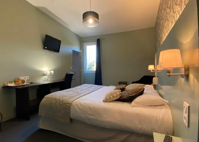 Logis Aux Berges De L'aveyron فندق 3*